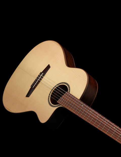 theTool™ Artist acoustic/electric is very comfortable to play with a slightly thinner body and a really deep and resonant tone from solid wood construction.